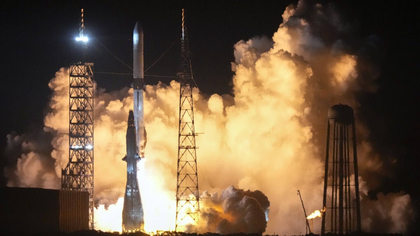 Jeff Bezos’ Blue Origin launches massive New Glenn rocket