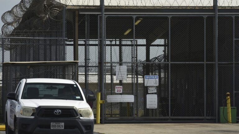 Judge bars deportations of Venezuelans under 18th-century wartime law