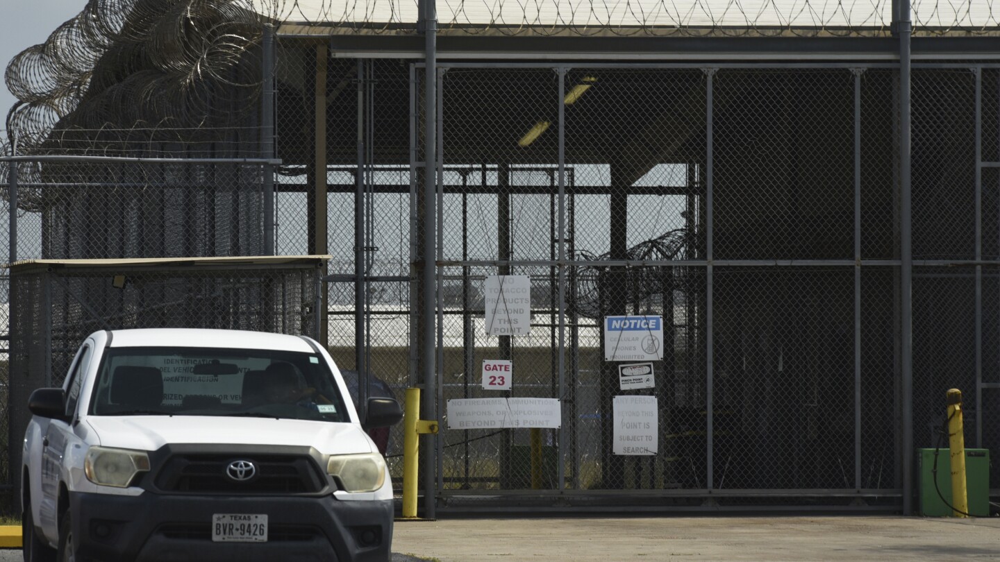 Judge bars deportations of Venezuelans under 18th-century wartime law