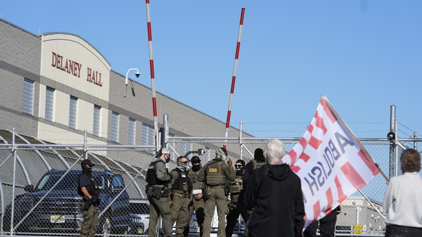 Supreme Court to hear private prison appeal for low migrant detainee wage