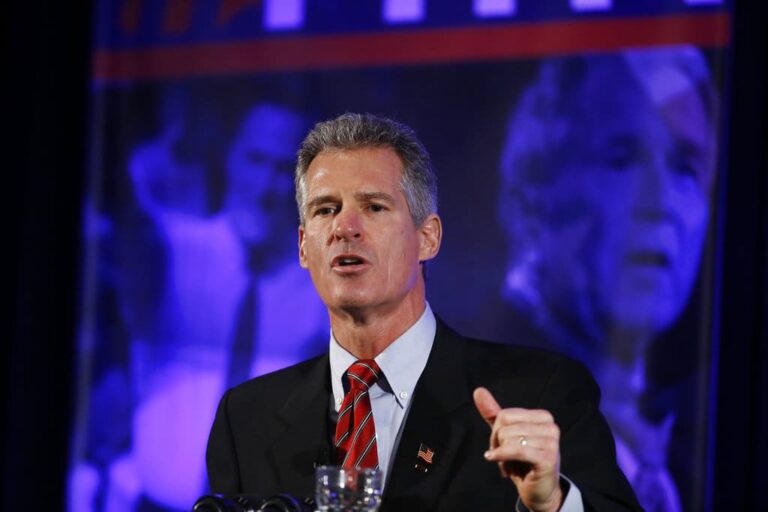 Obamacare opponent Scott Brown is attempting a comeback in New Hampshire