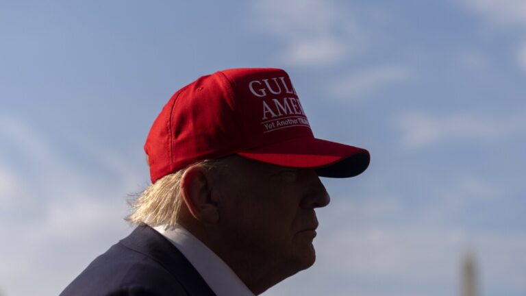 Supreme Court lets Trump oust Democrats from consumer safety commission