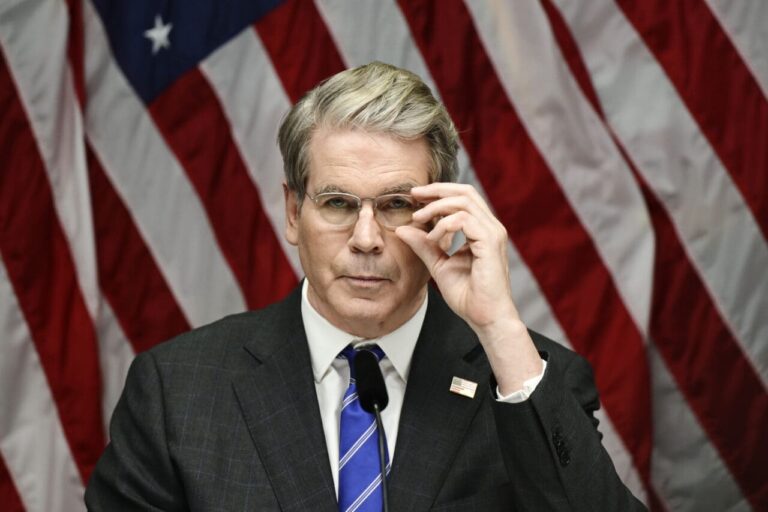 Vulnerable House GOP silent on Bessent’s Social Security privatization claim