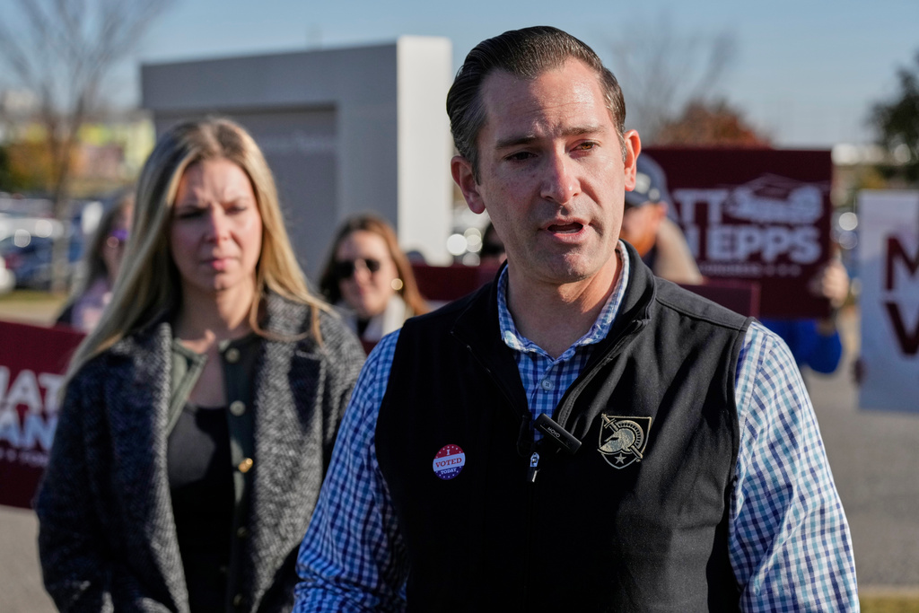 Van Epps touts endorsements from controversial, corrupt figures