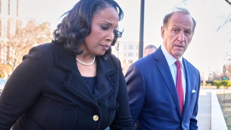 Supreme Court seems inclined to keep Lisa Cook on Fed board