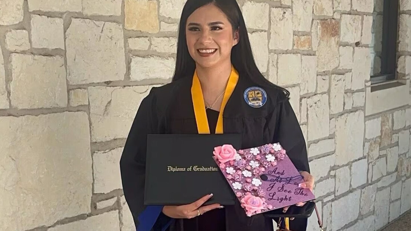 US apologizes for deporting a student flying home for Thanksgiving