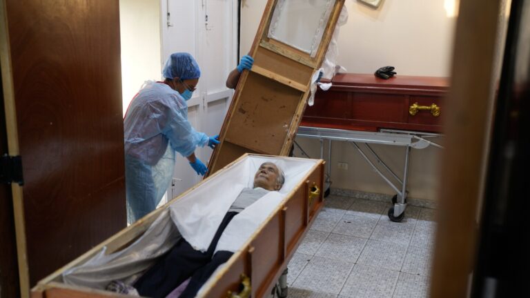 Venezuelan government seeks to project independence