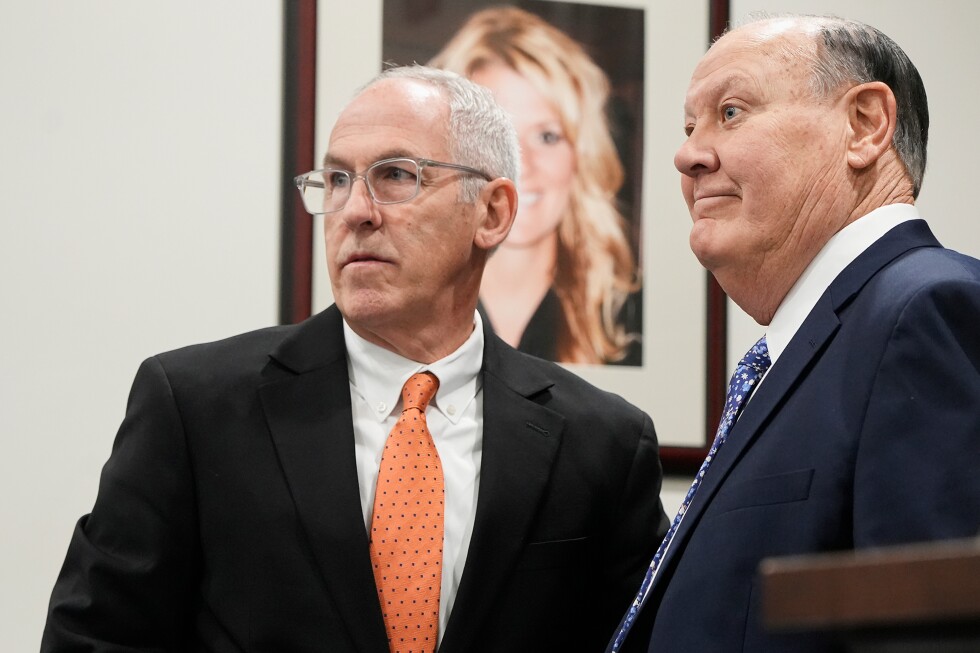 Trial of ex-FirstEnergy execs charged in bribery scheme begins