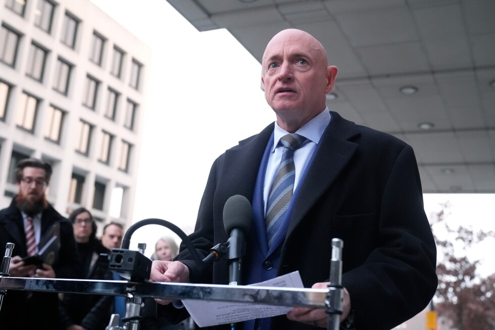 Judge seems dubious of Pentagon's legal basis for censuring Mark Kelly
