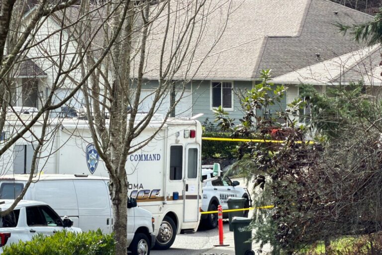 Man fatally stabs 4 people in Washington state