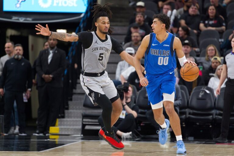 Ball bounces Castle's way for career-high 40 points in triple-double as Spurs beat Mavericks
