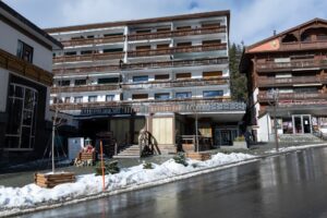 18-year-old Swiss national dies in Zurich hospital after Alpine bar fire