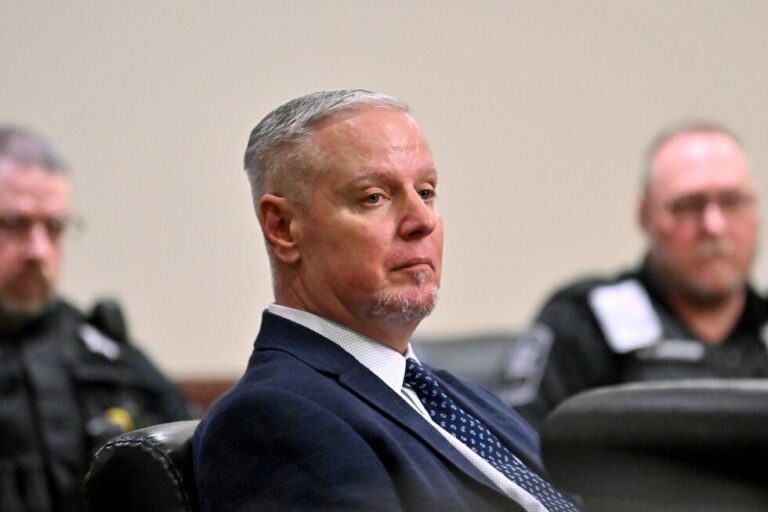 Jury to deliberate father's fate in Georgia school shooting case