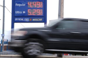 Average US gas prices soar past $4 a gallon