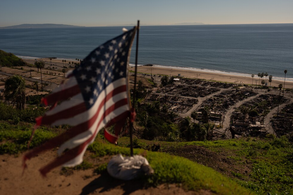 Prosecutors say LA arson suspect was angry at world
