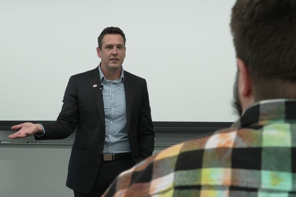 Lahn’s record contradicts his claims of being a political outsider