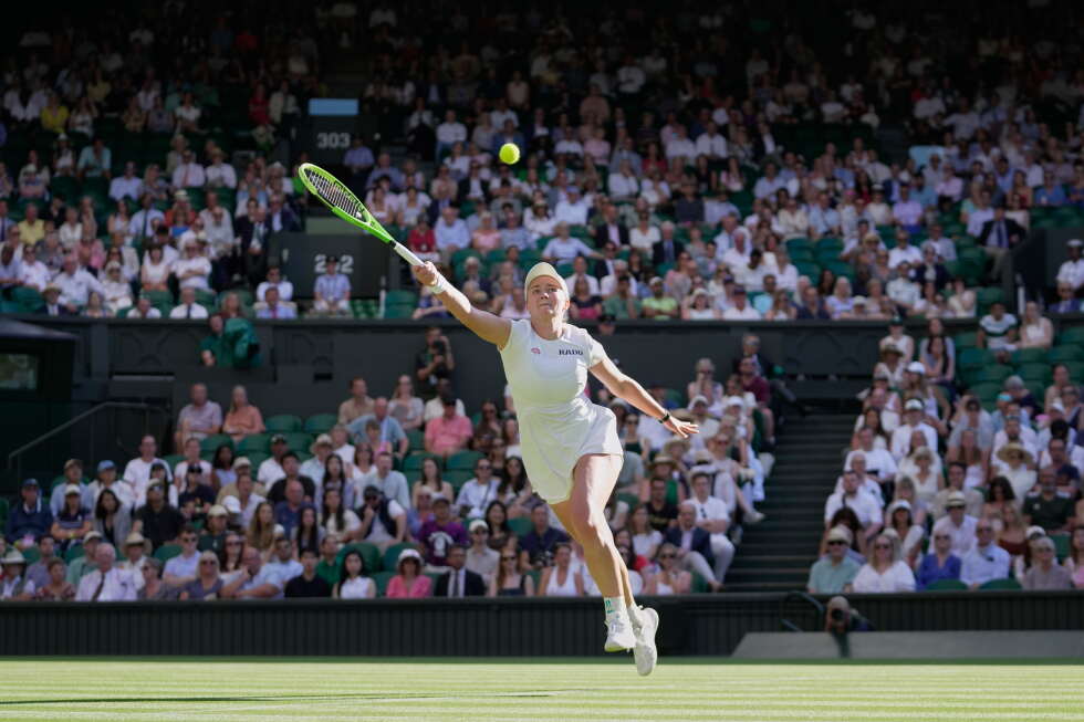 Wimbledon crowd keeps one eye on England's World Cup match