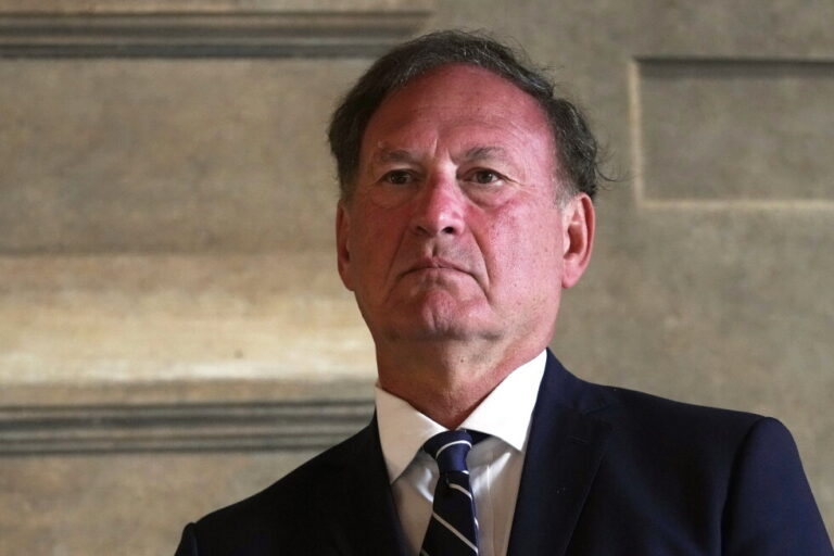 Justice Samuel Alito confirms he's staying on the Supreme Court