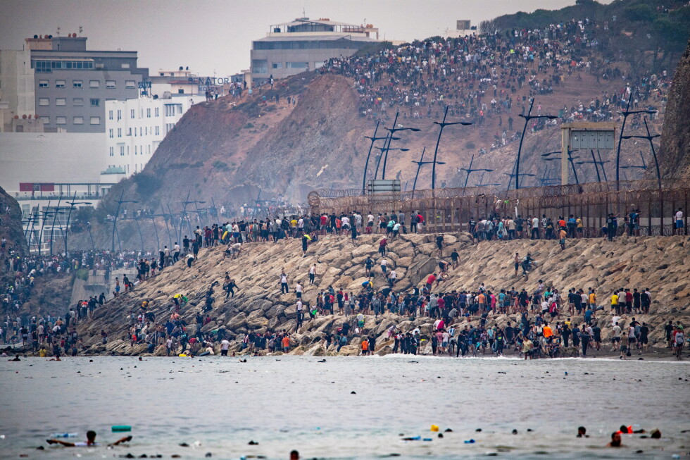 Tens of thousands of migrants voluntarily leave Spanish territory of Ceuta