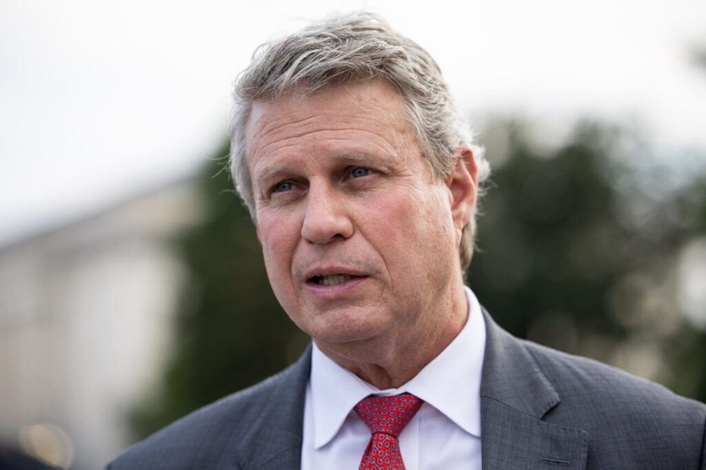 Huizenga’s revolving door: at least a dozen staffers became lobbyists