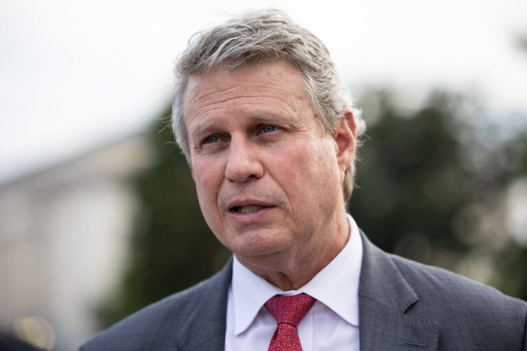 Huizenga’s revolving door: at least a dozen staffers became lobbyists